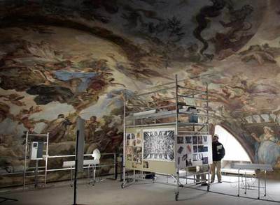 Bóveda pintada al fresco por Lucas Jordán y mostrada a la prensa en febrero de 2006.