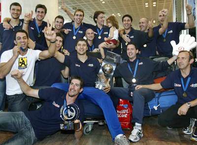 La fiesta del primer triunfo internacional del voleibol español