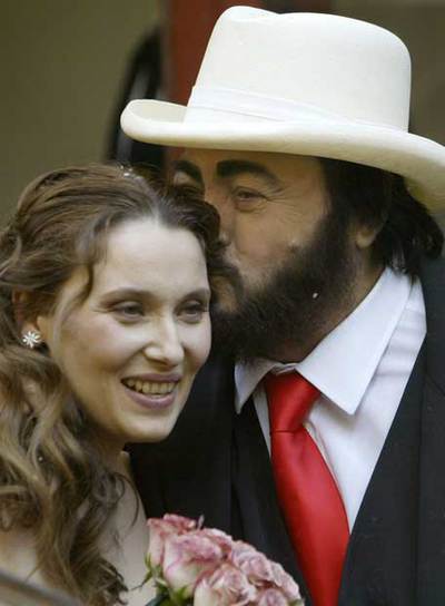 Nicoletta Mantovani, con Luciano Pavarotti el día de su boda.