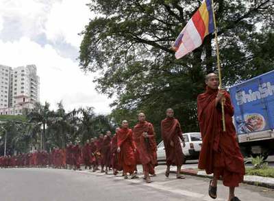 Los monjes budistas protestan contra la Junta Militar de Myanmar