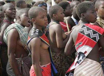 Jóvenes de Suazilandia, en la   ceremonia de los juncos   en la que el rey escoge esposa.