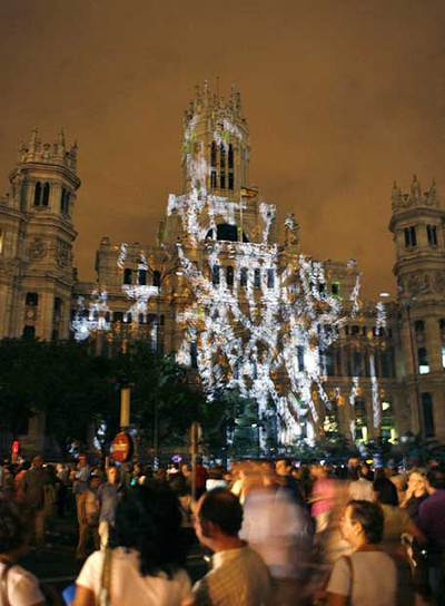 La Noche en Blanco saca a decenas de miles de madrileños a la calle