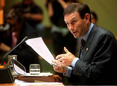Ibarretxe, en el debate de política de 2003, cuando anunció su plan de 