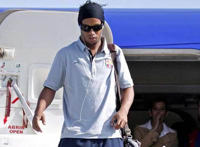 Ronaldinho, a su llegada a Stuttgart.