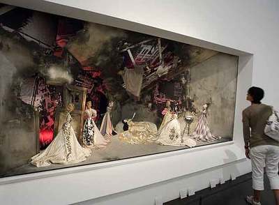 La obra  Théâtre de la Mode  (1946), de Jean Cocteau, expuesta en el Macba.