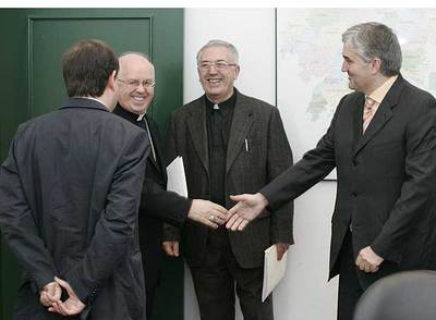 INDUSTRIA CONTRIBUYE A REHABILITAR UNA IGLESIA