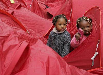 El Senado francés aprueba 'tests' de ADN para inmigrantes