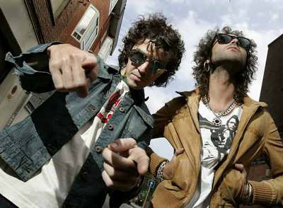 Rubén Pozo (a la izquierda) y Miguel Conejo,  Leiva,  componentes del dúo Pereza.