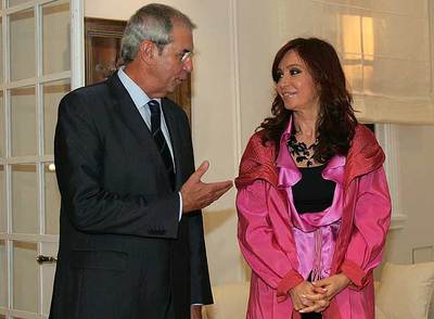 Touriño y la candidata peronista Cristina Fernández de Kirchner, ayer en Buenos Aires.