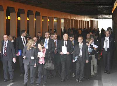 El jurado que investiga la muerte de Diana, ayer en el túnel de Alma, en París.