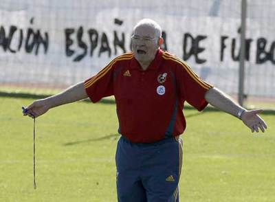 Luis Aragonés, durante el entrenamiento de ayer de la selección española.