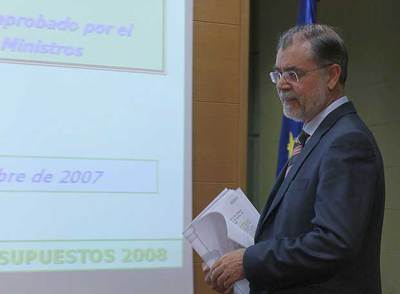 El ministro de Justicia, Mariano Fernández Bermejo, en una conferencia de prensa en su departamento.