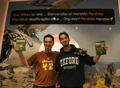 De izquierda a derecha, los ganadores del viaje a Hawai, Pablo Priego y Adrián Acedete.