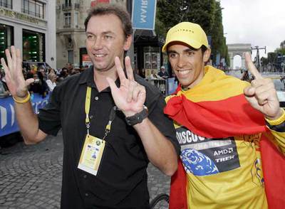 Bruyneel y Contador, tras conquistar el pasado Tour con el Discovery.