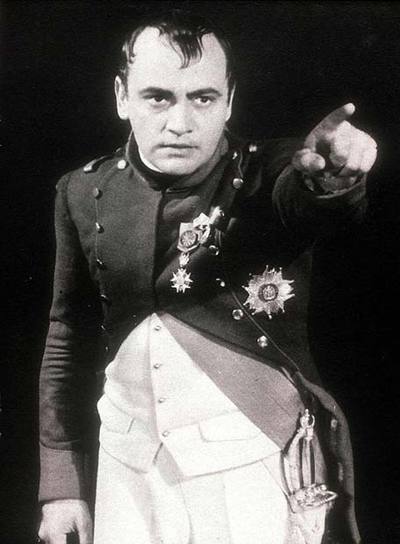 Raymond Pellegrin, en  Napoleón,  de Sacha Guitry (1954).