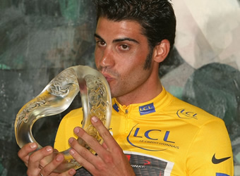 Pereiro, de amarillo en lo alto del podio