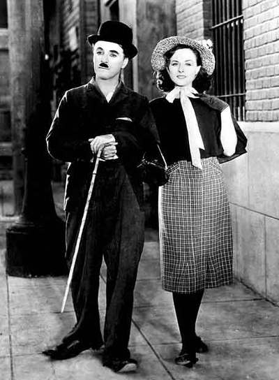Charles Chaplin y Paulette Goddard, en  Tiempos modernos.  