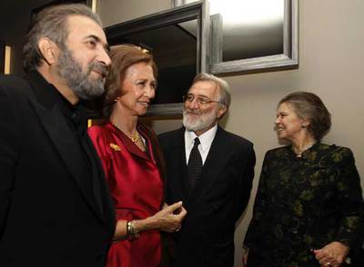 La Reina y su hermana Irene, con el actor Lakis Lazopulos, primero a la izquierda, y el director Smaragdis.