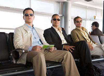 De izquierda a derecha, Matt Damon, George Clooney y Brad Pitt, en  Ocean's 13 .