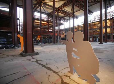 Interior, en pleno proceso de reforma, de La Alhóndiga, que acogerá también el Centro Superior de Artes Escénicas.