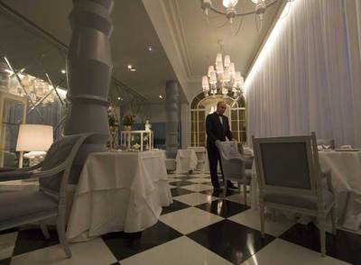 El diseñador español Jaime Hayón (Madrid, 1974) firma el nuevo interiorismo del restaurante madrileño La Terraza del Casino.