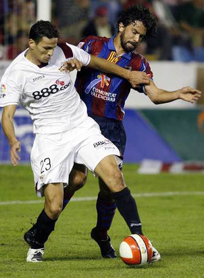Tommasi y Boullahrouz, en el encuentro de ayer.