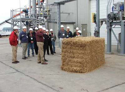 Paja y otros residuos agrícolas están sirviendo como materia prima para la fabricación de etanol en la planta estadounidense de Abengoa.