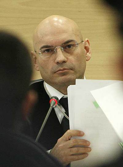 "LE CONMINO A QUE ACUSE".