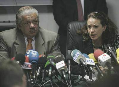 El embajador de Ecuador y la ministra de Exteriores, en Barcelona.