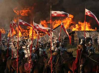 Fotograma de la película  1612,  que evoca la llegada de los Románov al poder.