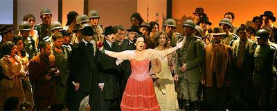 Un momento del ensayo de la ópera  Carmen , ayer por la tarde, en el Palau de les Arts de Valencia.