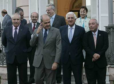 Chaves con los responsables de la CEA, de los sindicatos UGT y CC OO y de cuatro consejerías.