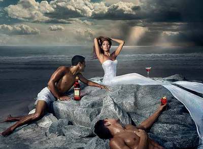 Eva Mendes, vestida de  La Sirenita  para el mes de marzo.