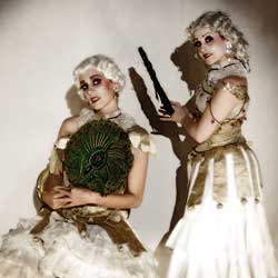 Maribel Per y Belén González, en   Por los ojos de Raquel Meller. 