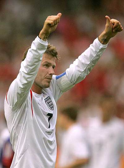 Beckham celebra un gol con Inglaterra.