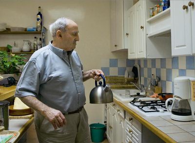 Lucio ha bautizado su vivienda como Espacio Louise Michel, en honor a la luchadora de la Comuna de París, cuyo retrato adorna la estancia principal.