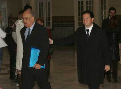 Carlos Fernández, a la derecha, se fugó tras ser imputado por el  caso Malaya. 