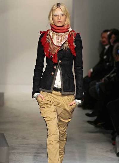 Balenciaga es la marca que con mayor fortuna ha apostado por el  global mix  en la pasarela de París.