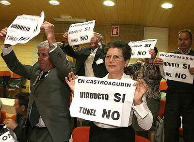 CASTROAGUDÍN 'TOMA' EL PARLAMENTO