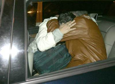 Mario Mínguez Fernández, imputado por la  Operación Guateque,  sale en libertad al filo de las cinco de la madrugada del domingo.