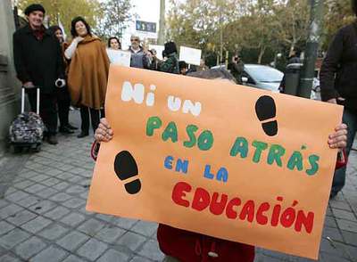 MARCHA CONTRA LA FALTA DE RECURSOS EN LA EDUCACIÓN PÚBLICA.