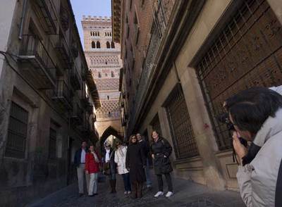 La torre de San Salvador, en la calle del Salvador de Teruel, data de comienzos del siglo XIV, aunque fue reconstruida tras un derrumbamiento en 1677.