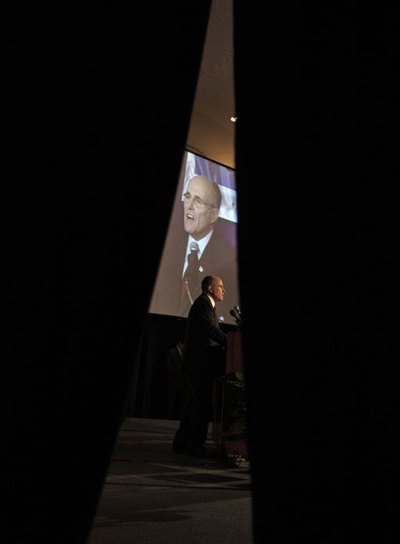Giuliani se dirige a la convención nacional de abogados el pasado día 16 en Washington.