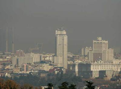 Vuelve la 'boina negra' al cielo de Madrid