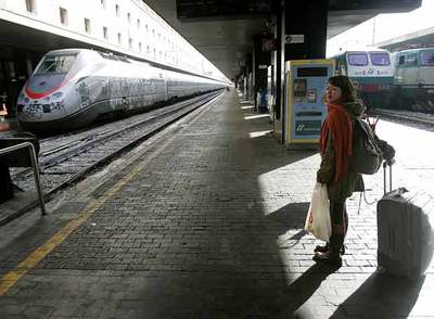 La estación Termini, en Roma, fue una de las afectadas por la huelga convocada ayer en Italia en trenes, autobuses, metros, barcos y aviones.