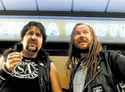 Florentino Fernández (izquierda) y Santiago Segura, en la película  Isi & Disi. 