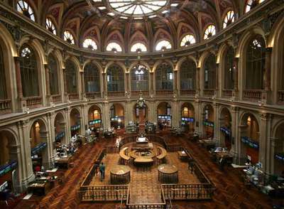 La Bolsa de Madrid, en la imagen una vista del patio de operaciones, ha suprimido el índice creado en 2000 para empresas tecnológicas.