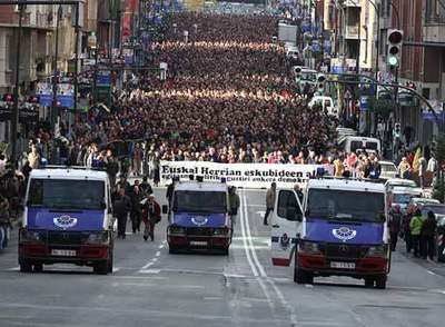 Manifestación celebrada ayer en Bilbao por la izquierda  abertzale. 