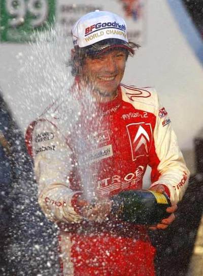 Sébastien Loeb celebra en Cardiff su cuarto título mundial.