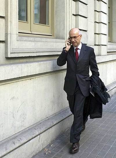 Duran Lleida dirigiéndose ayer al Círculo Ecuestre.